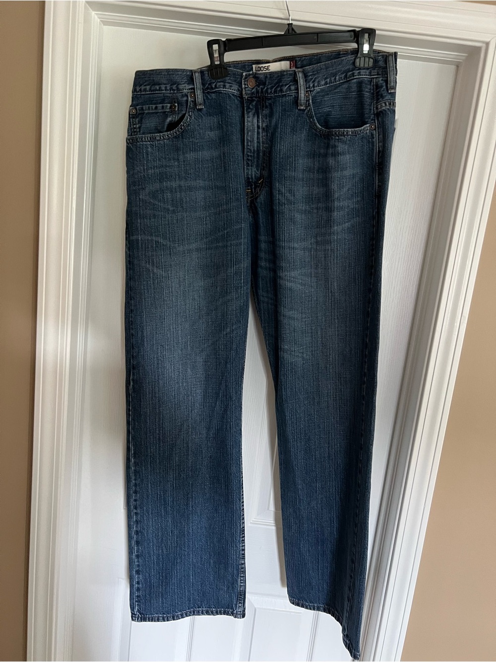 Levi’s Men’s  569 Dark Blue Loose Fit Jeans. 38x34.